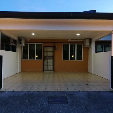 Address No 915, Lorong Uni Central 13, Taman Uni Central, Kuching Samarahan Expressway Eksteriør billede