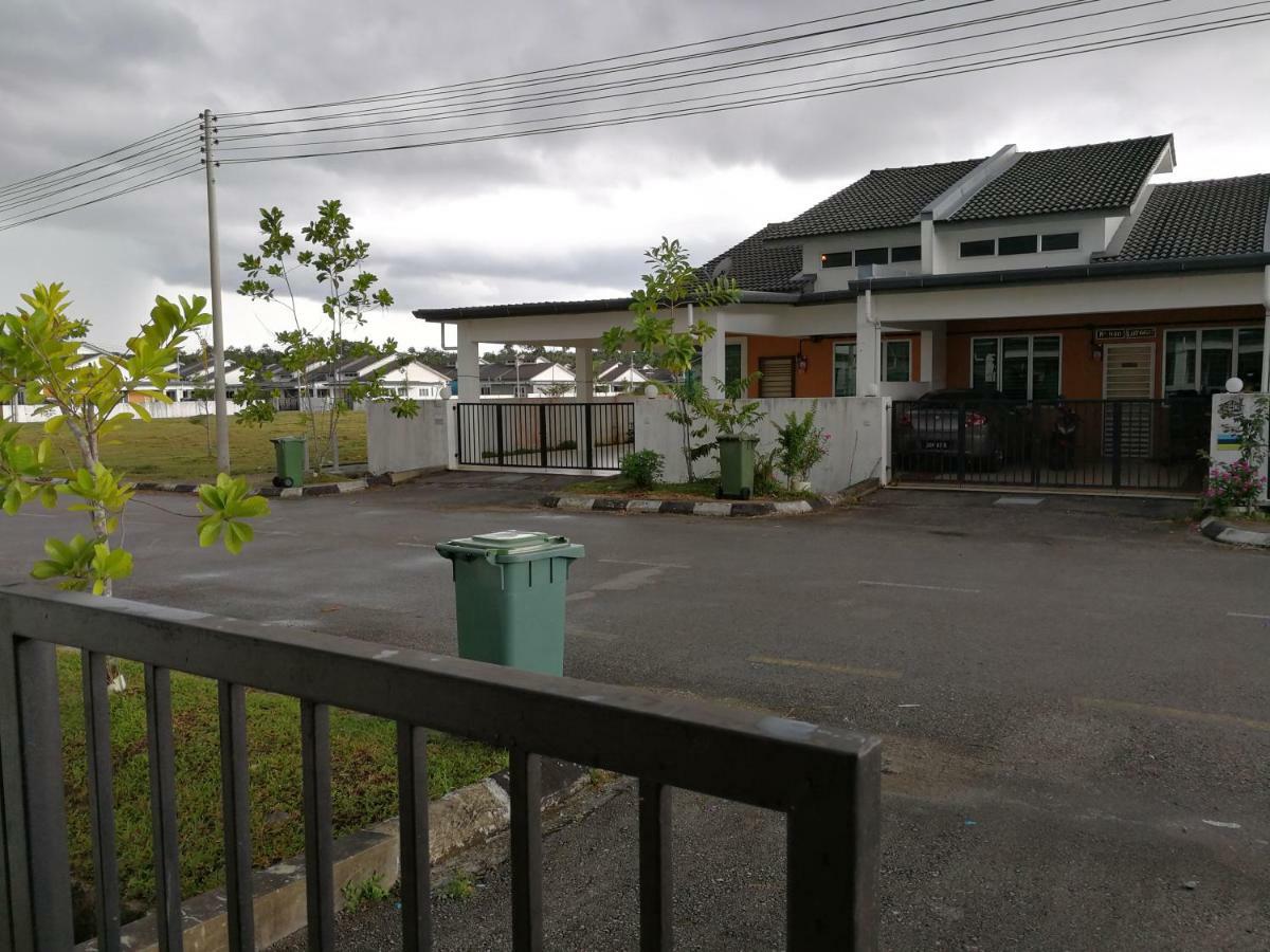 Address No 915, Lorong Uni Central 13, Taman Uni Central, Kuching Samarahan Expressway Eksteriør billede